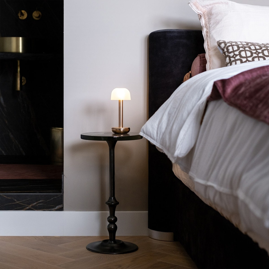 Humble Two Portable Bordslampa Gold/Frosted