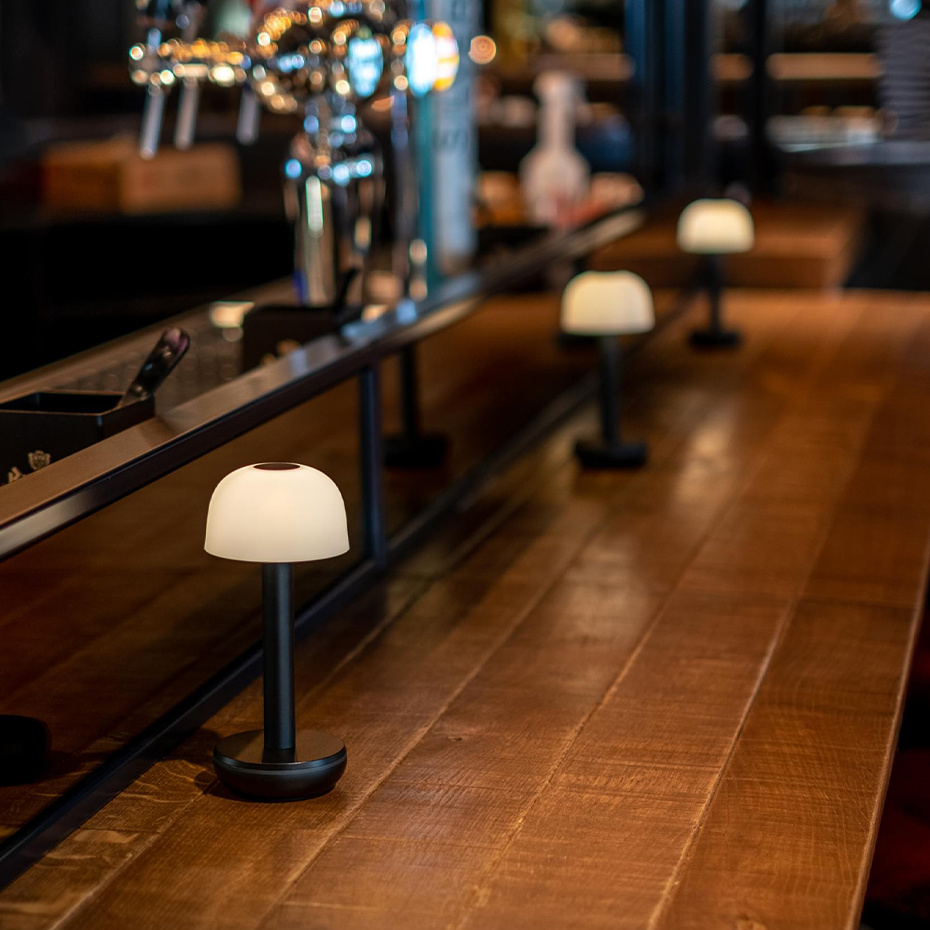 Humble Two Portable Bordslampa Black/Frosted