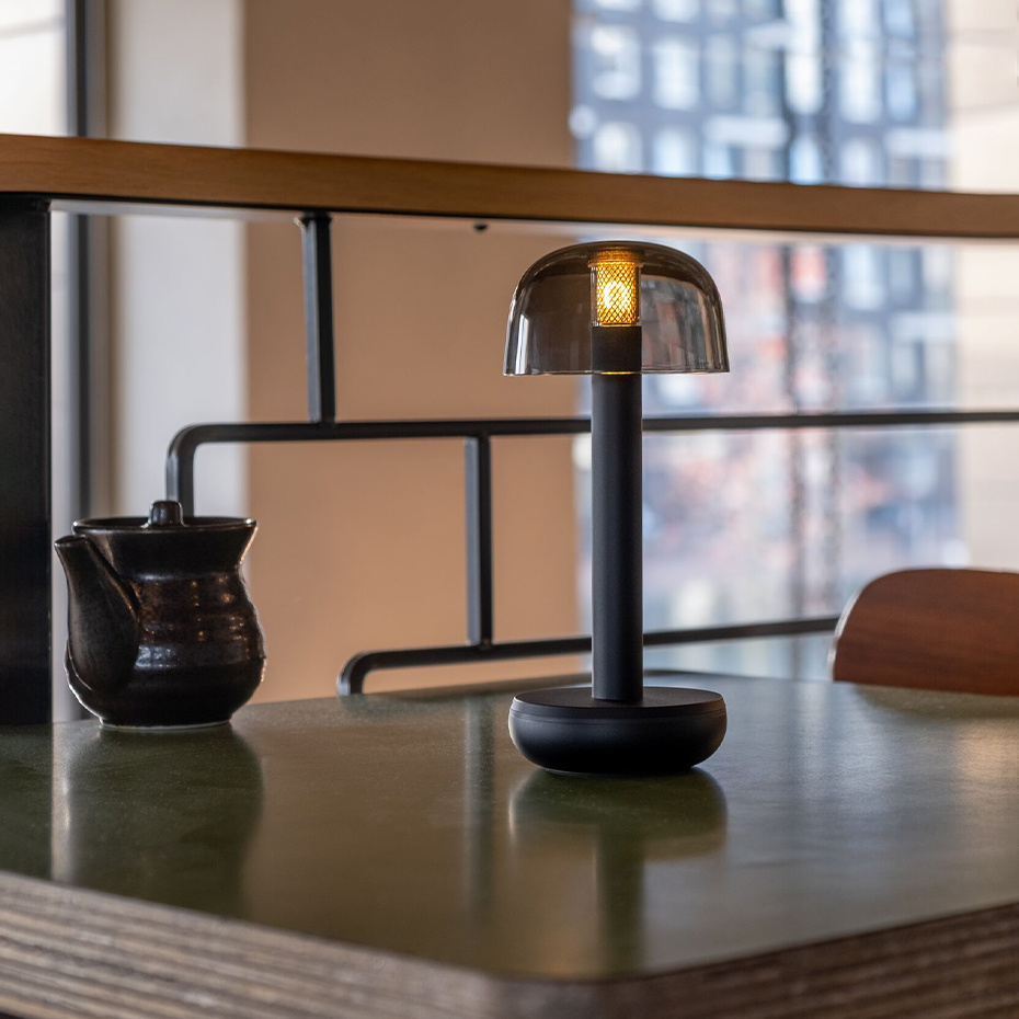 Humble Two Portable Bordslampa Black/Smoked