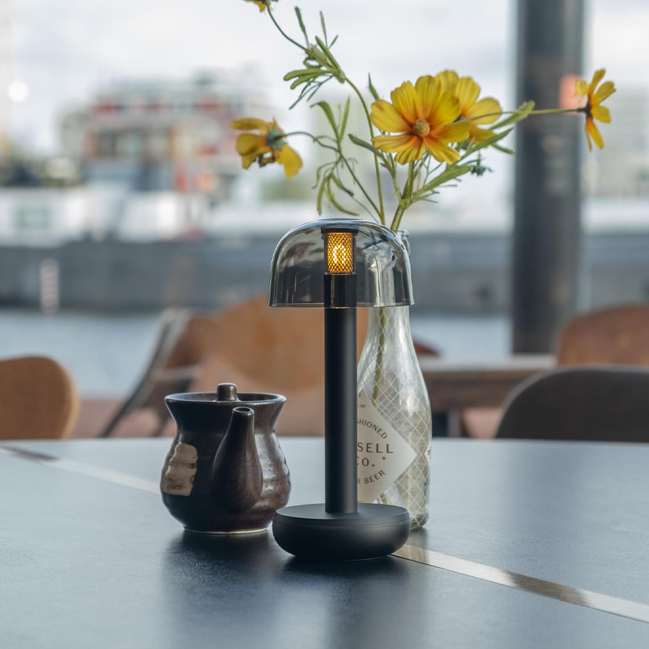 Humble Two Portable Bordslampa Black/Smoked