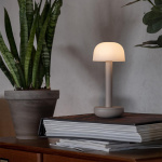 Humble Two Portable Bordslampa Beige/Frosted Humble Two Portable Bordslampa Beige/Frosted