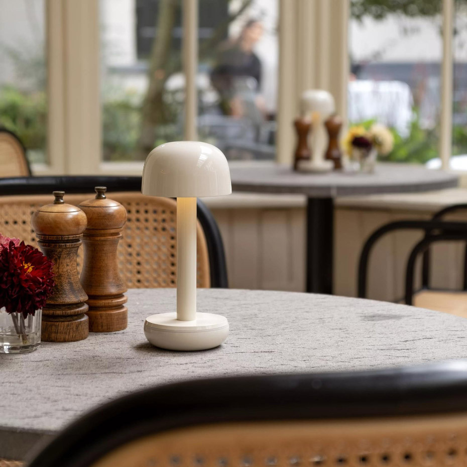 Humble Two Portable Bordslampa Ivory