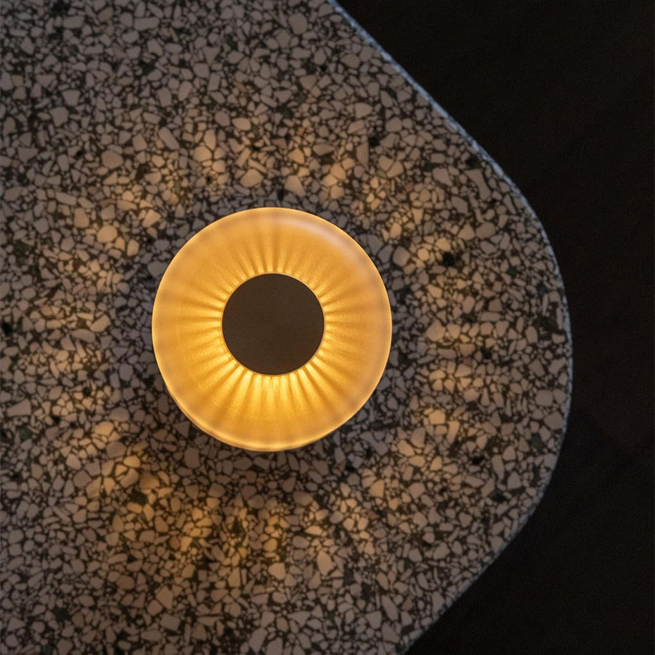 Humble Firefly Portable Bordslampa Gold/Frosted