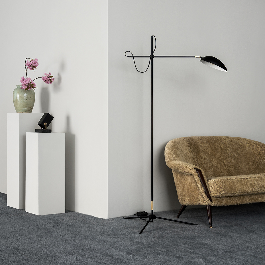 Spoon Golvlampa Mattsvart/Mässing