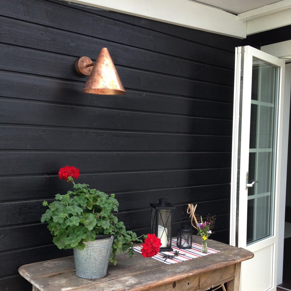 Tratten Vägglampa Rå Mässing