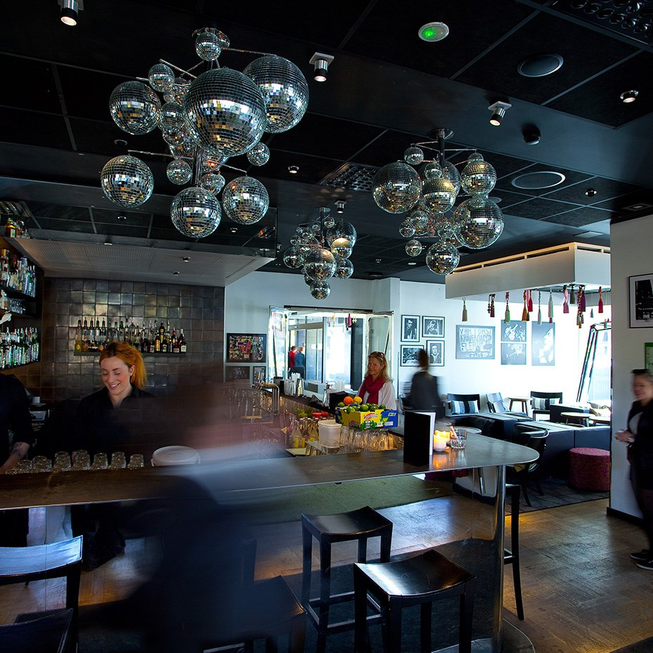 Konfetti Ljuskrona Krom