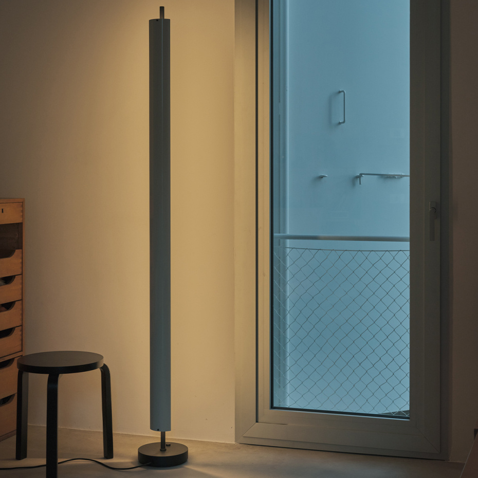 Lámina 165 Golvlampa Glossy White Grey/Matt Black