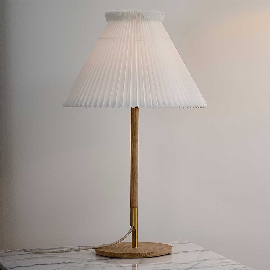 Le Klint 328 LK 80 Bordslampa Light Oak/Brass