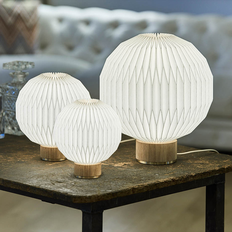 Le Klint 375 Bordslampa Small Light Oak/Brass