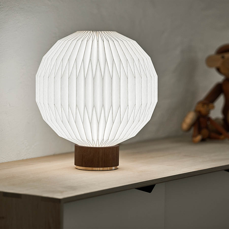 Le Klint 375 Bordslampa Small Smoked Oak/Brass