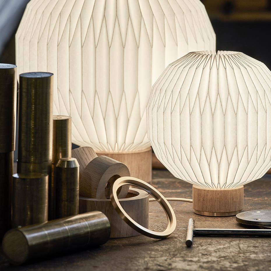 Le Klint 375 Bordslampa X-Small Light Oak/Brass