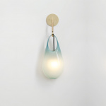 Hold 18 Vägglampa Brushed Brass/New Blue Hold 18 Vägglampa Brushed Brass/New Blue