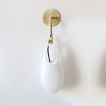 Hold 12 Vägglampa Brushed Brass/White Hold 12 Vägglampa Brushed Brass/White