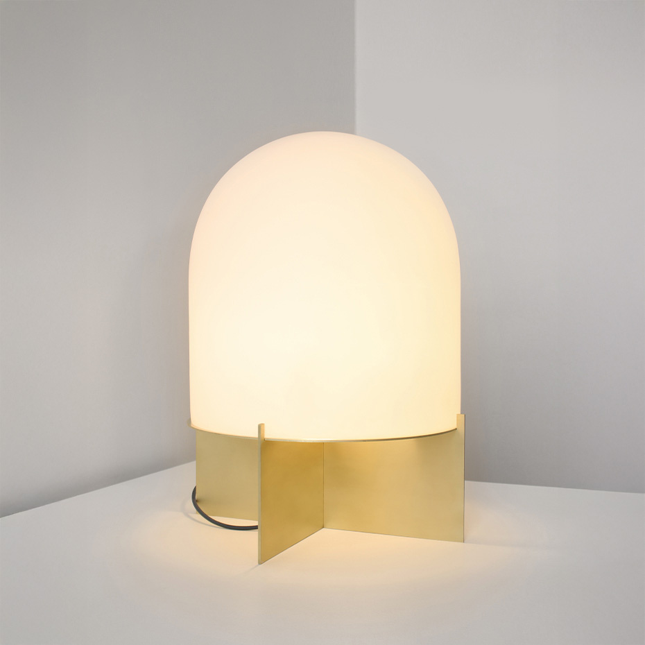 Dome Golvlampa Brushed Brass/White Frosted