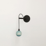 Drape Arm 1.09 Vägglampa 110mm Sphere Dark Oxidized/New Blue Dipped Drape Arm 1.09 Vägglampa 110mm Sphere Dark Oxidized/New Blue Dipped