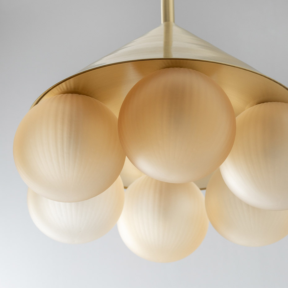 Peak 6 Ljuskrona Brushed Brass/Whiskey Textured