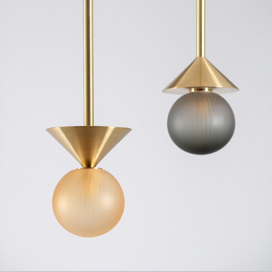 Peak Pendel 110mm Sphere Brushed Brass/Neutral Gray Textured