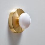 Dot 1X Taklampa/Vägglampa Brushed Brass/White Dot 1X Taklampa/Vägglampa Brushed Brass/White