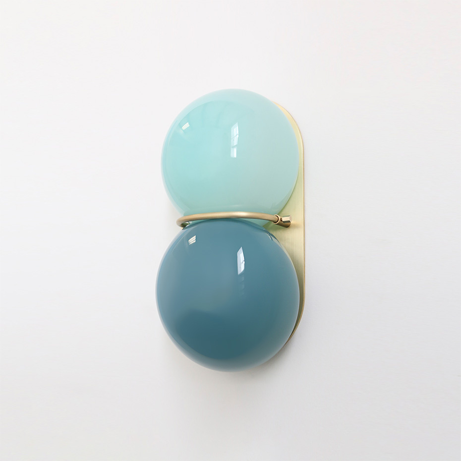 Twin 1.0 Vägglampa Brushed Brass/Celadon/New Blue
