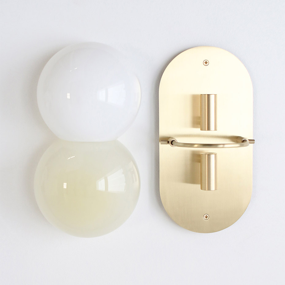 Twin 2.0 Taklampa/Vägglampa Brushed Brass/Light Beige/White