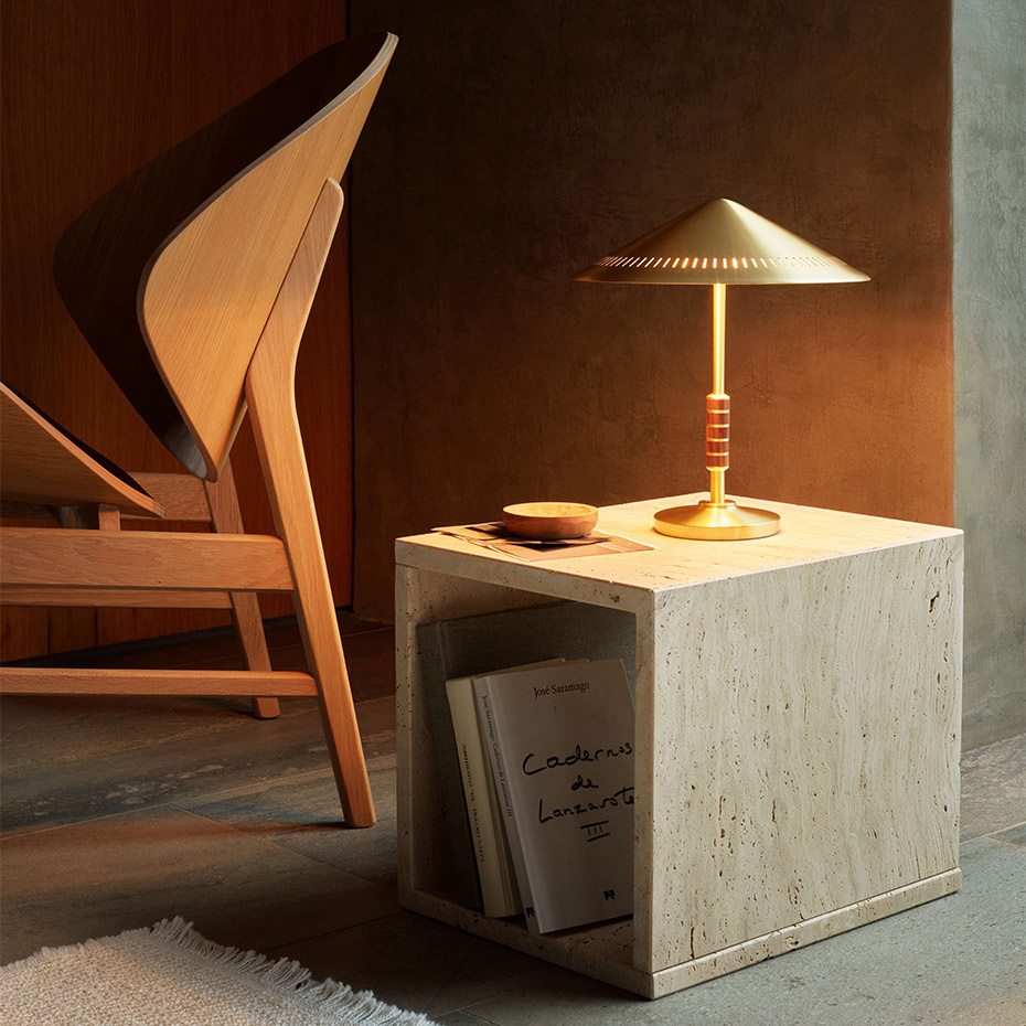 Governor 250 Bordslampa Brass/Walnut