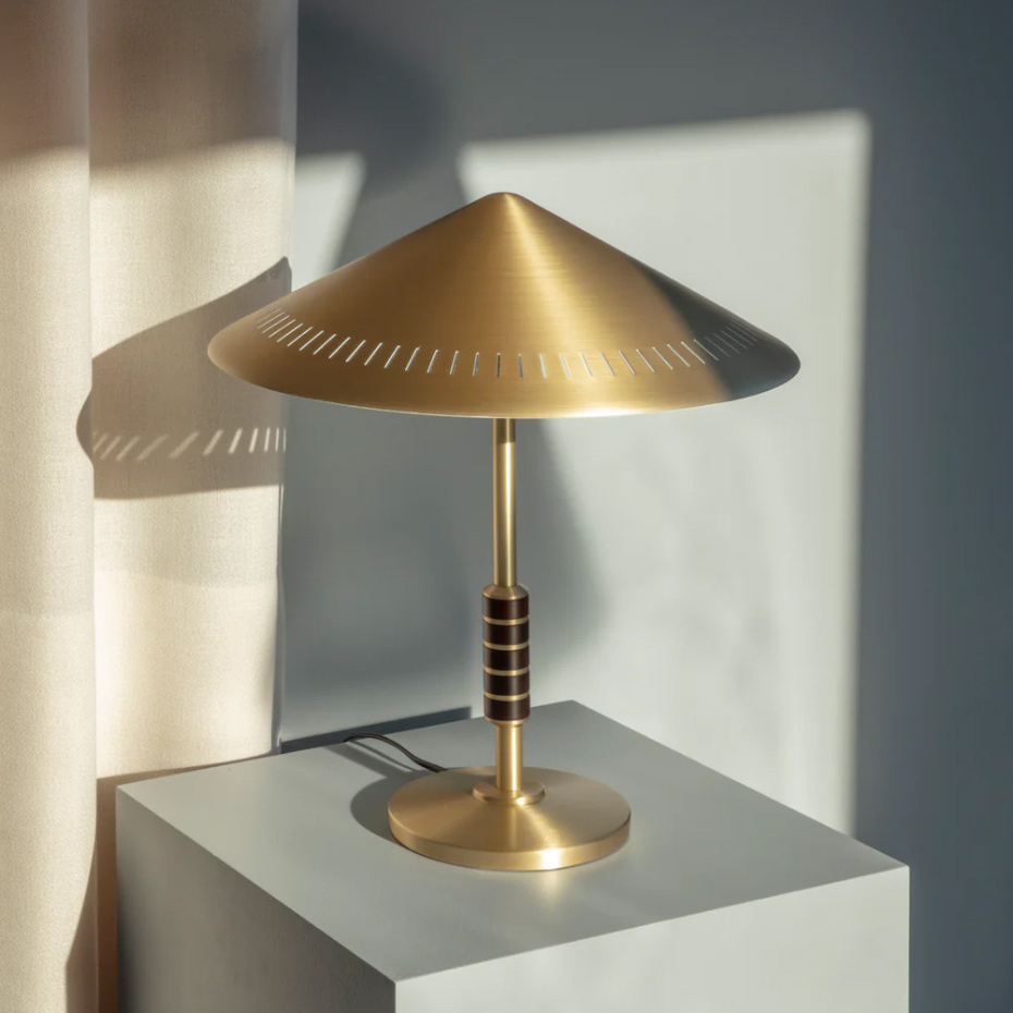 Governor 405 Bordslampa Brass/Walnut