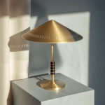 Governor 405 Bordslampa Brass/Walnut Governor 405 Bordslampa Brass/Walnut
