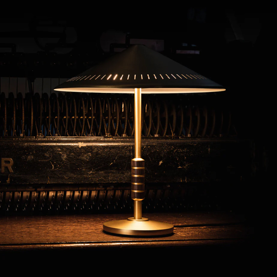 Governor 405 Bordslampa Brass/Walnut