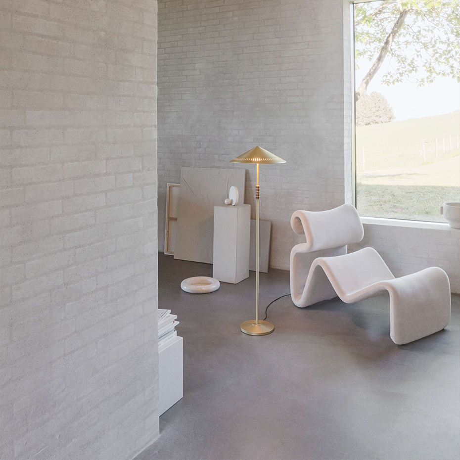 Governor 405 Golvlampa Brass/Walnut