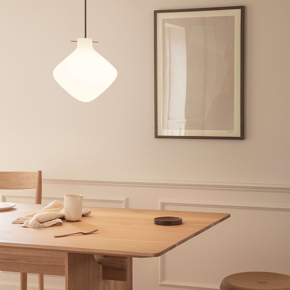 Repose 260 Pendel Black/Opal Glass