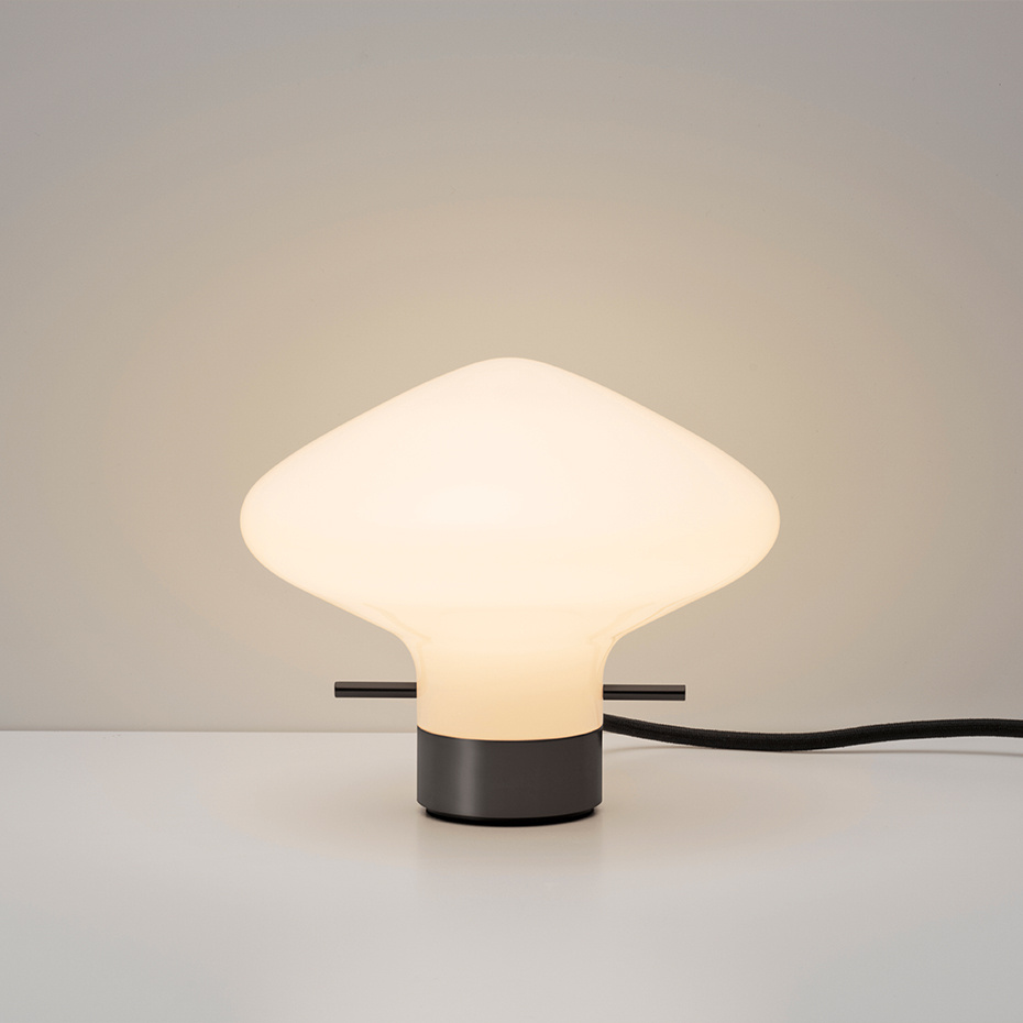 Repose 175 Bordslampa Black/Opal Glass