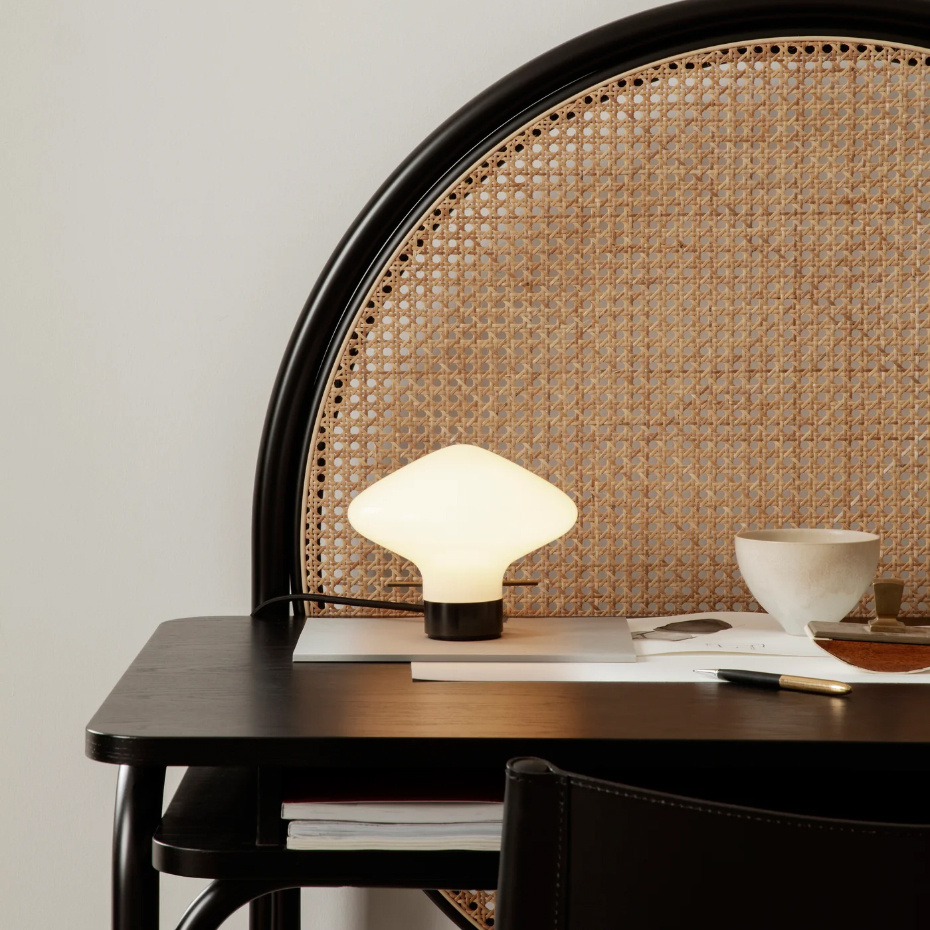 Repose 175 Bordslampa Black/Opal Glass