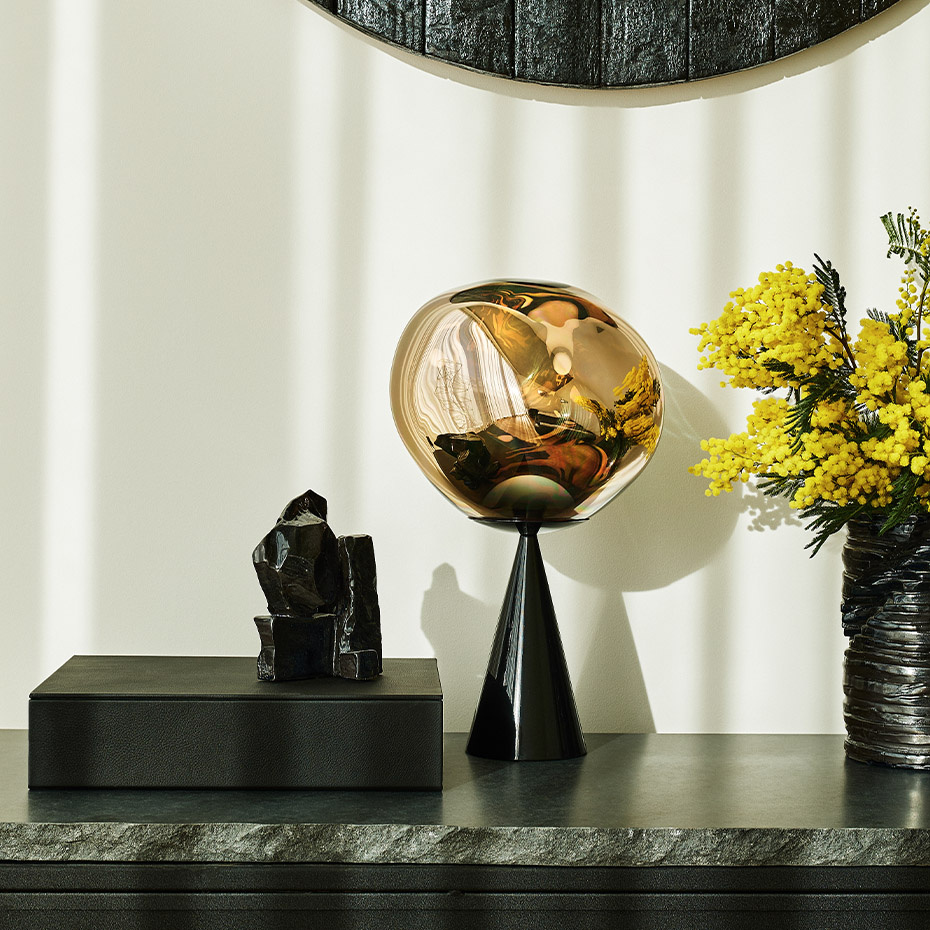 Melt Cone Fat LED Bordslampa Gold