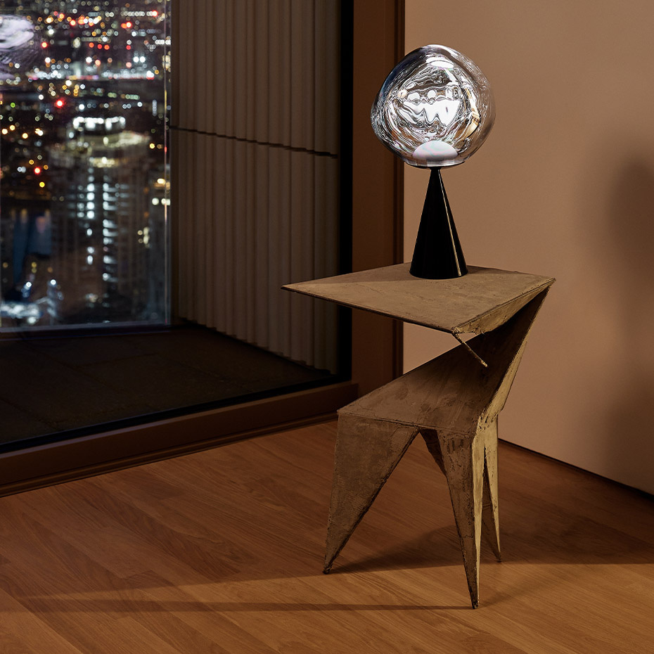 Melt Cone Fat LED Bordslampa Smoke