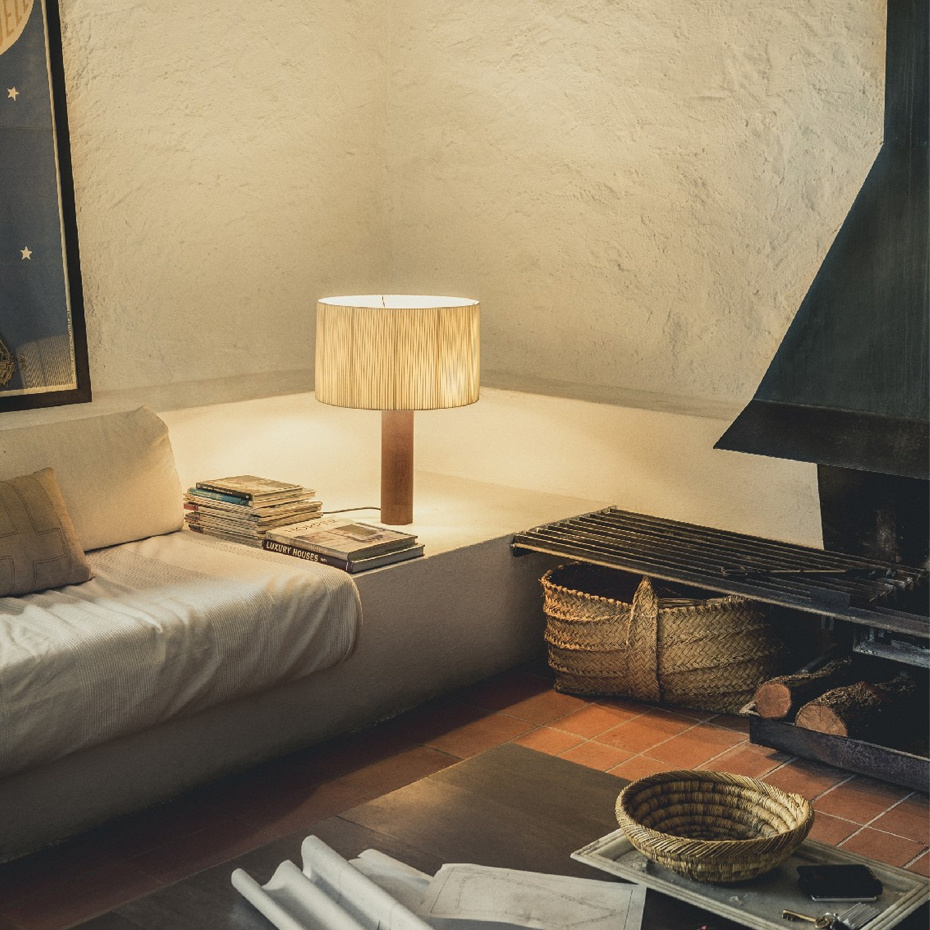 Moragas Bordslampa Sapeli Wood/Natural Ribbon