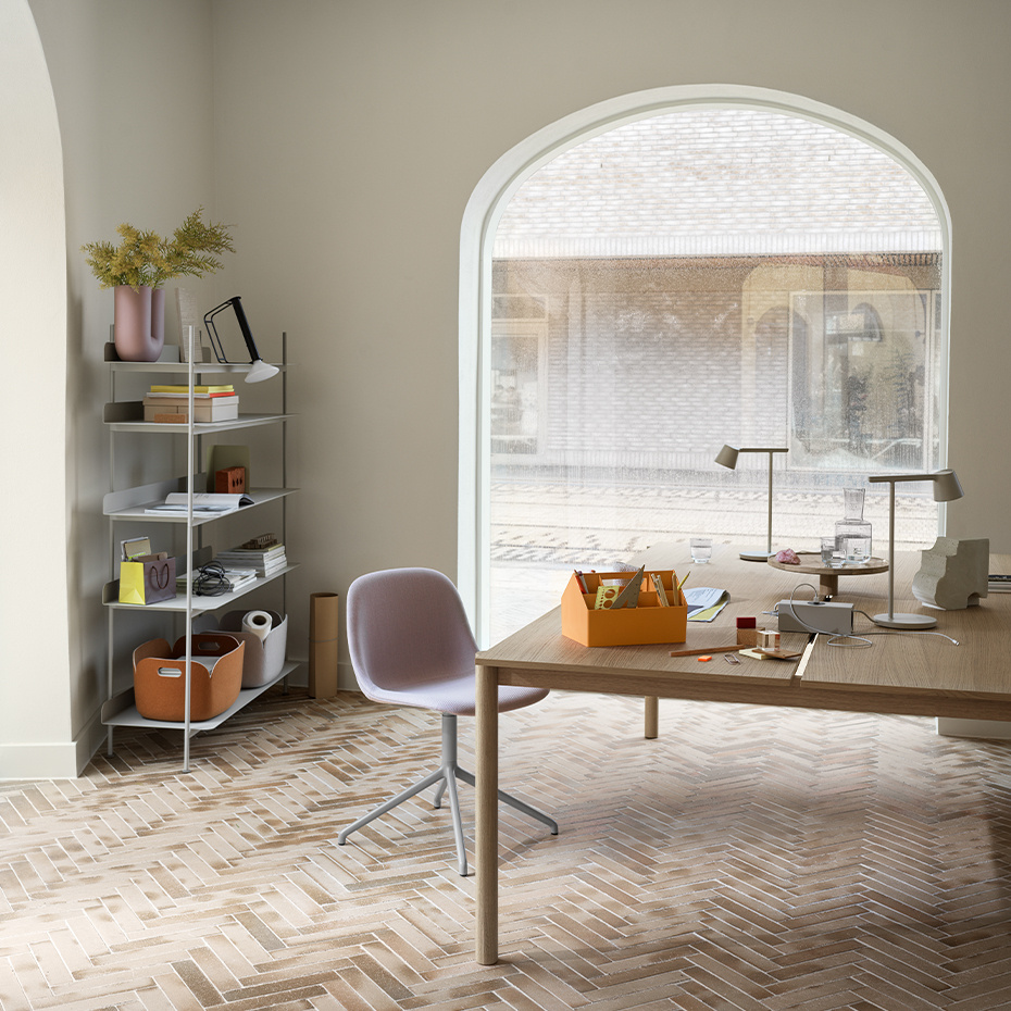 Piton Portable Bordslampa Black