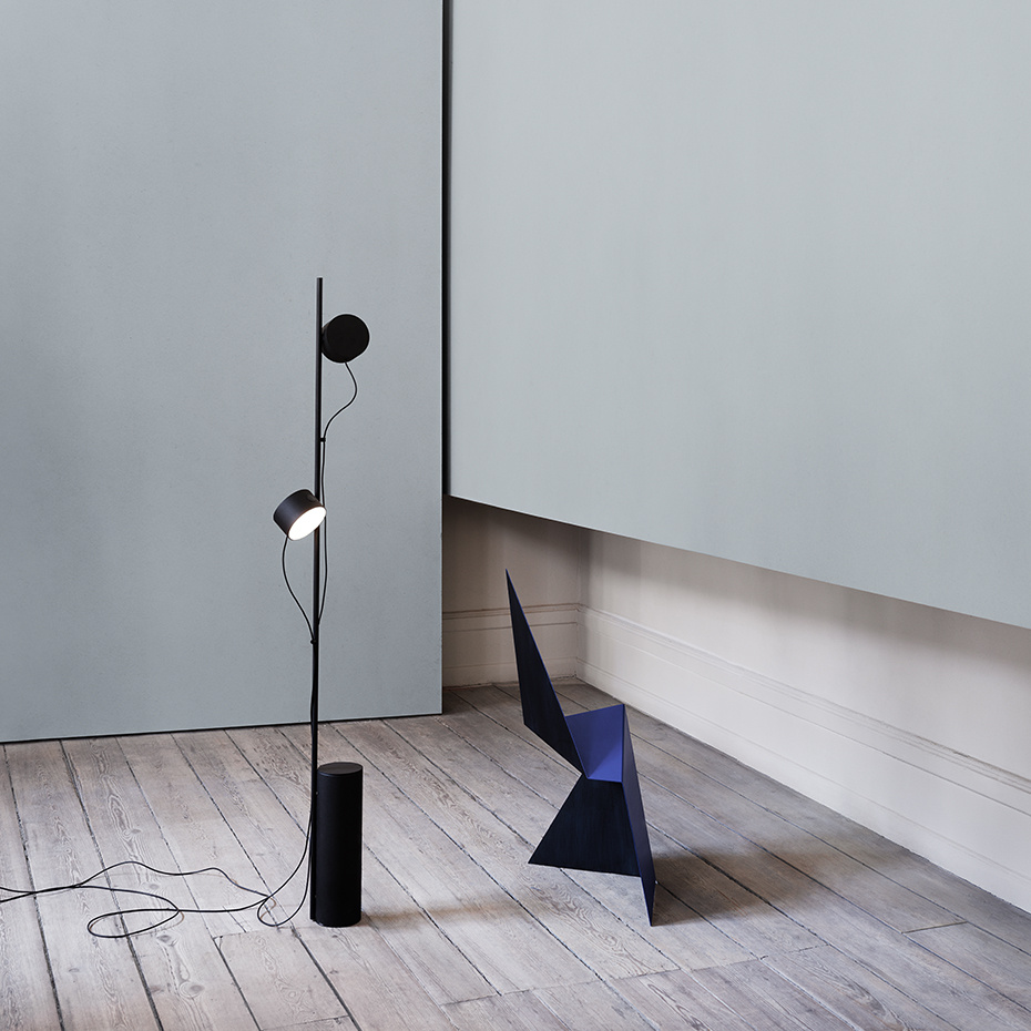 Post Golvlampa Black