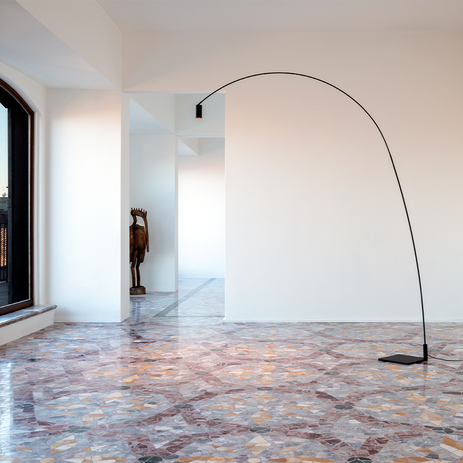 Fox Golvlampa Matt Black