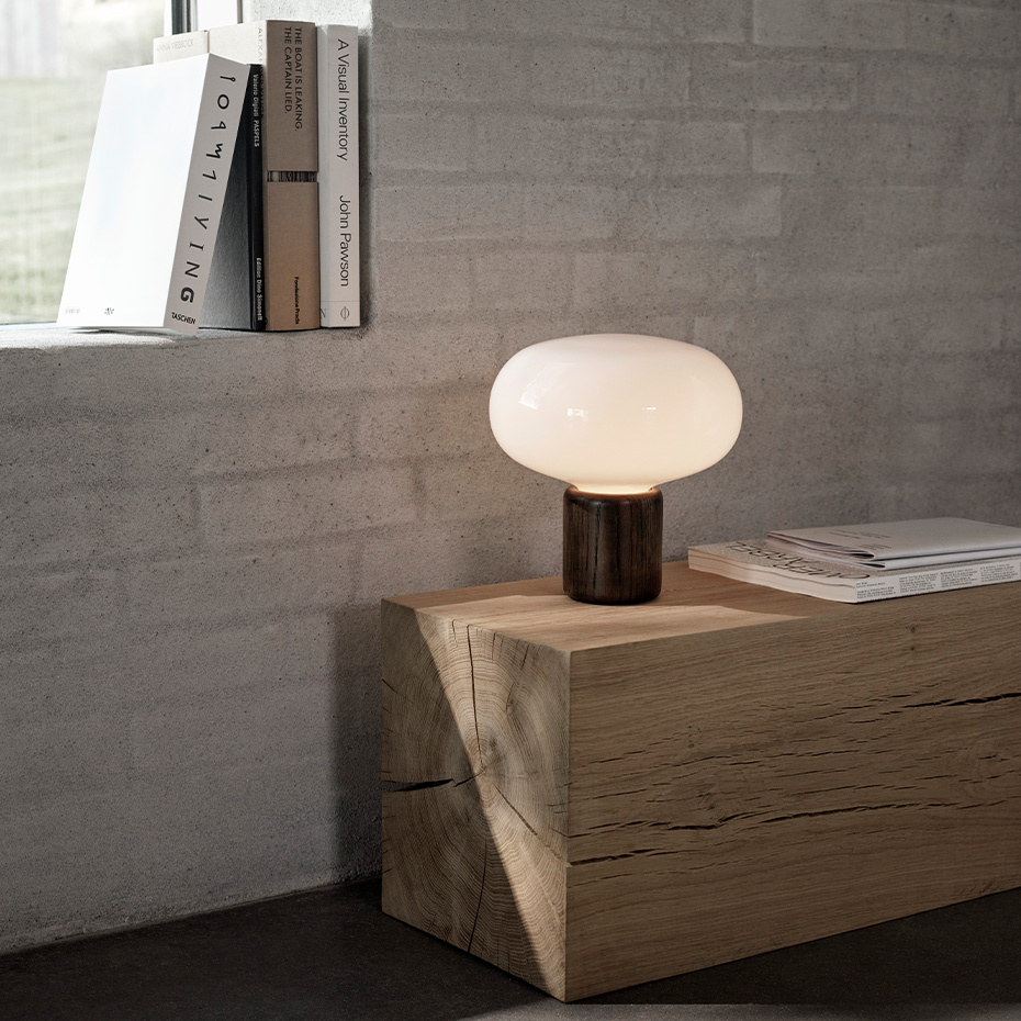 Karl-Johan Bordslampa Smoked Oak/Opal Glass