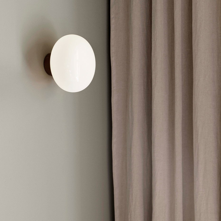 Karl-Johan Vägglampa Smoked Oak/Opal Glass