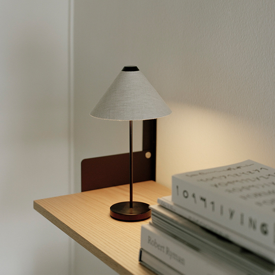 Brolly Portable Bordslampa Linen