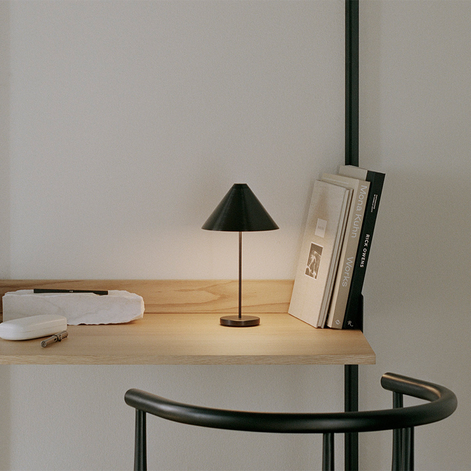 Brolly Portable Bordslampa Steel Black