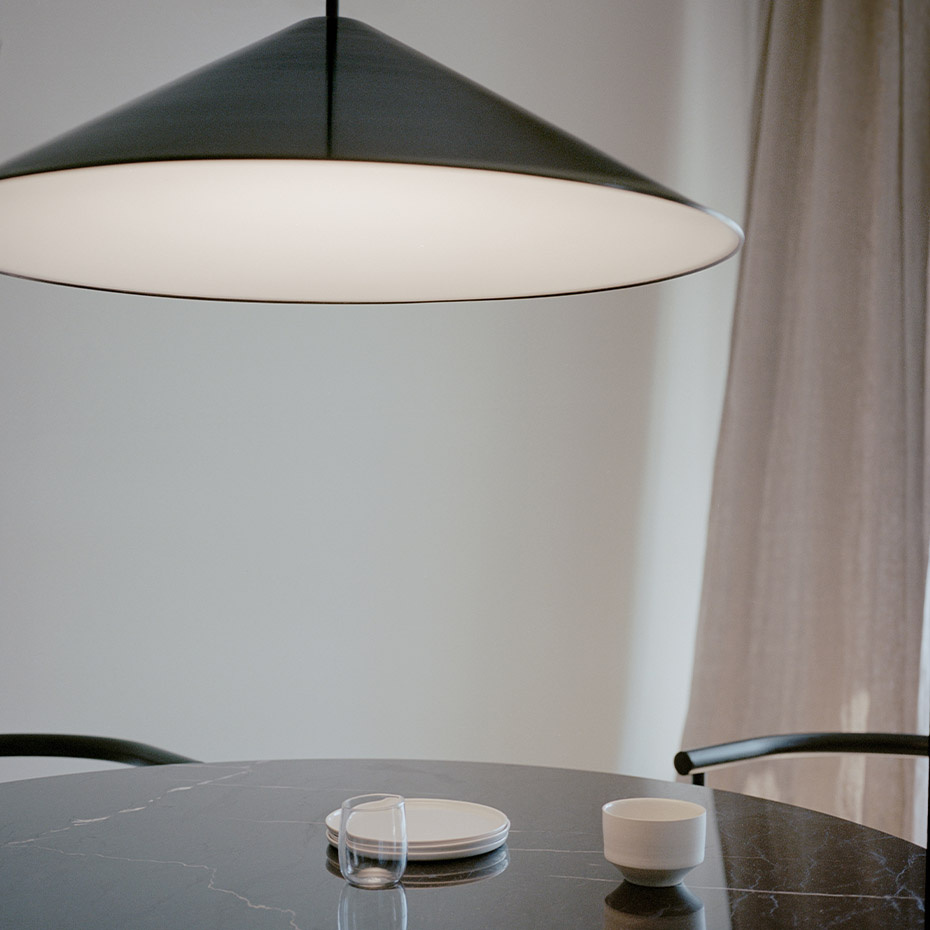 Brolly Pendel Ø70cm Anodized Black