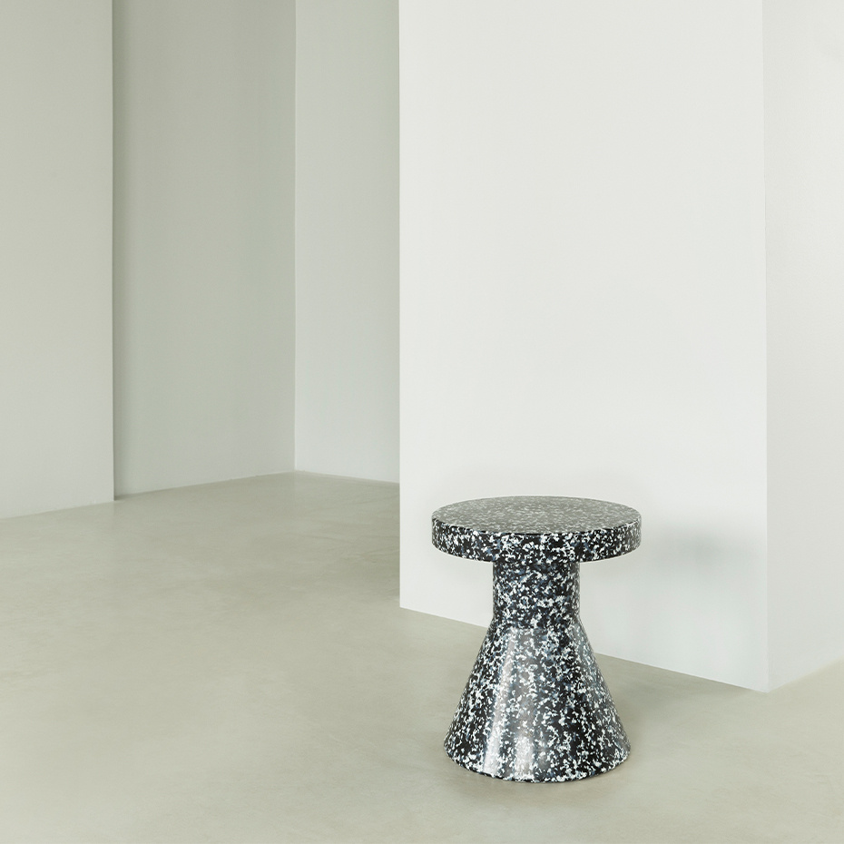 Bit Stool Cone Black/White