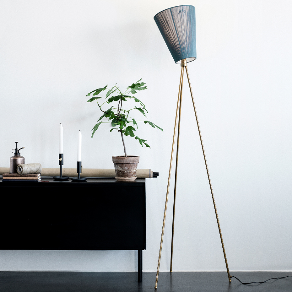 Oslo Wood Golvlampa Black Matt