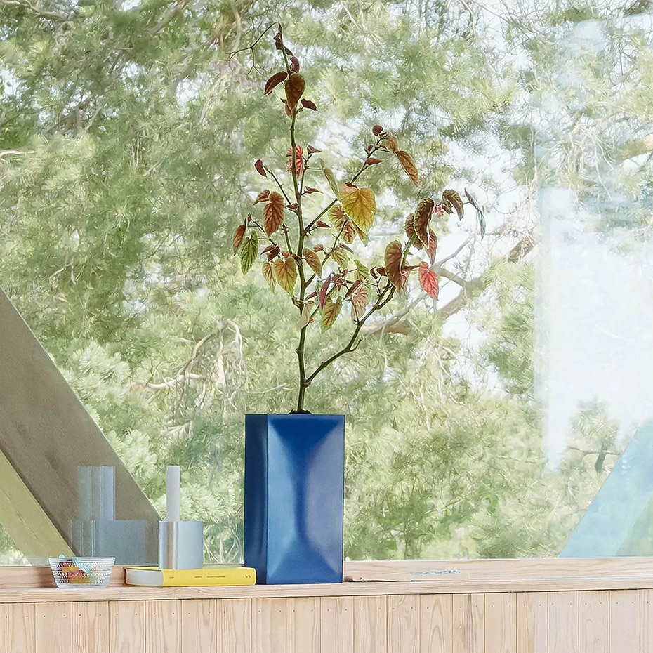 Into Vase Mirror Steel