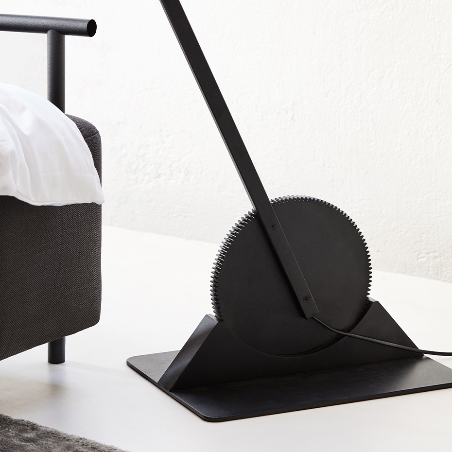 Gear Golvlampa Black