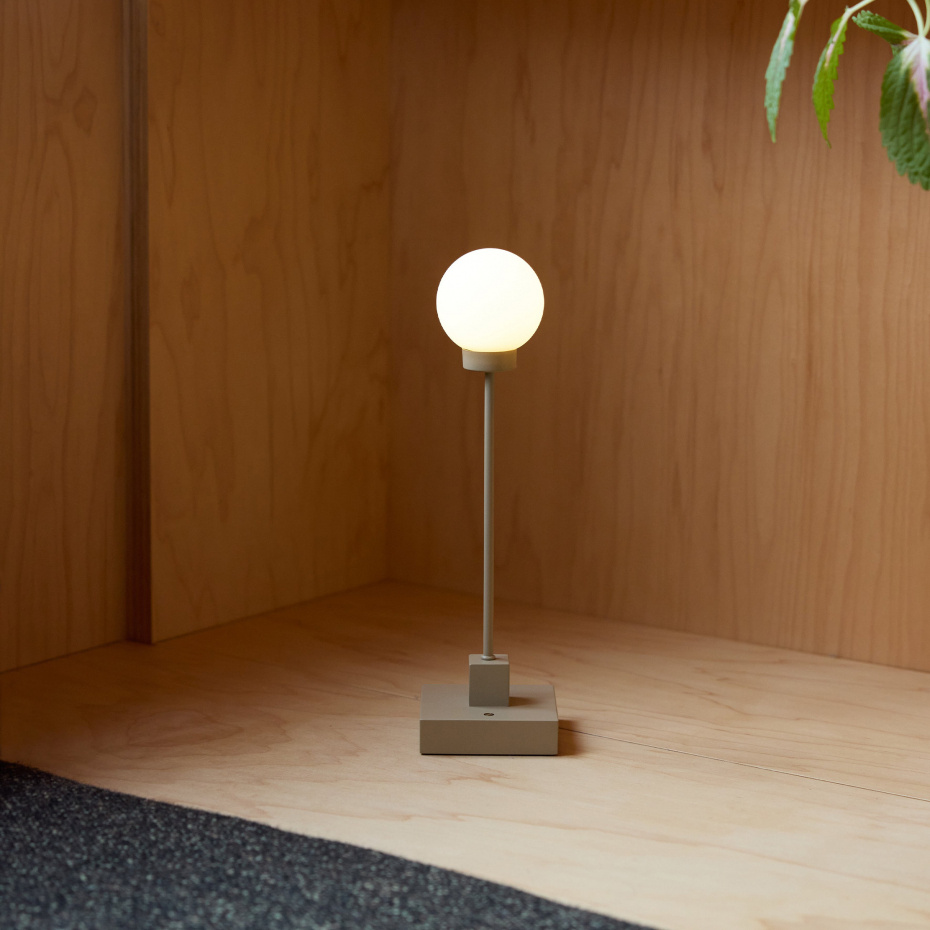 Snowball Portable Bordslampa Grey Beige