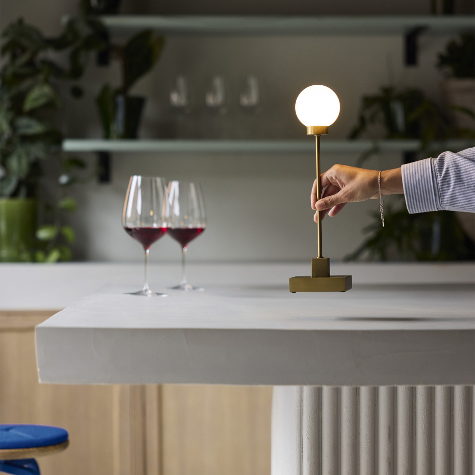Snowball Portable Bordslampa Brushed Brass