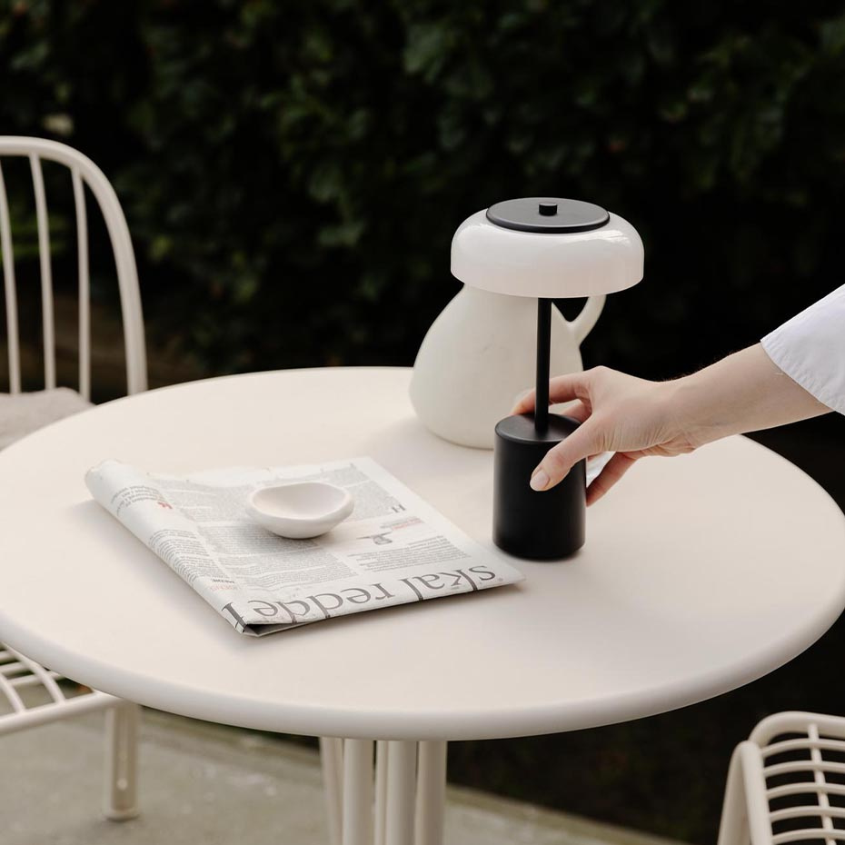 Blossi Bordslampa Mini Portable Black/Opal